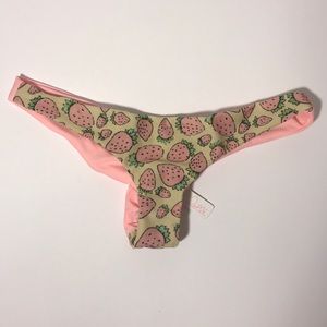 LOLLI SWIM Strawberry print scrunch butt bikini